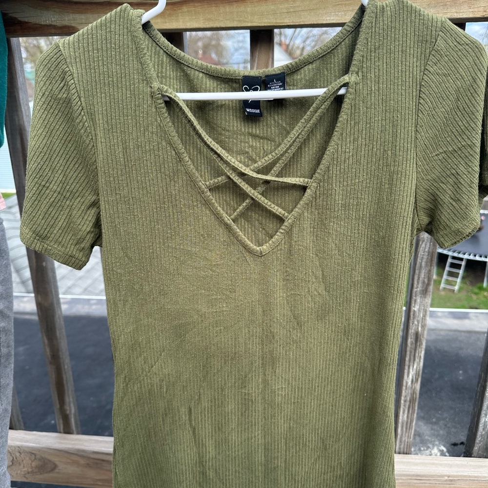 Windsor Green Fitted Cut Out Short Sleeve Tee